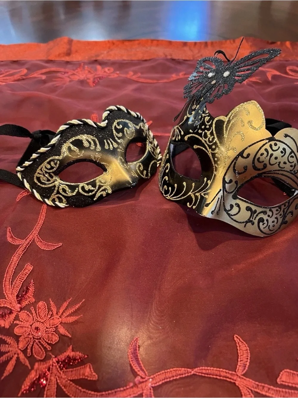 Elegant Black and Gold Masquerade Face Mask - Women's / Men Accessory used once